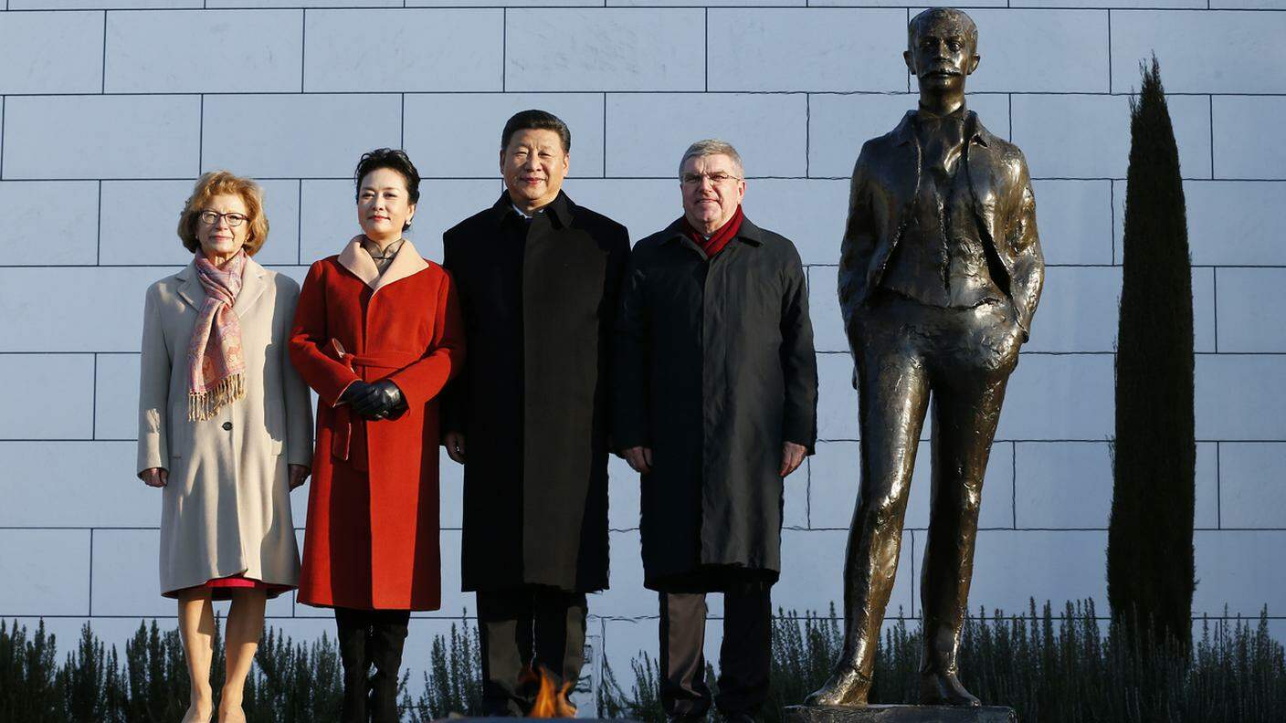 Il capo dello Stato cinese e il presidente del CIO Thomas Bach, insieme alle rispettive consorti