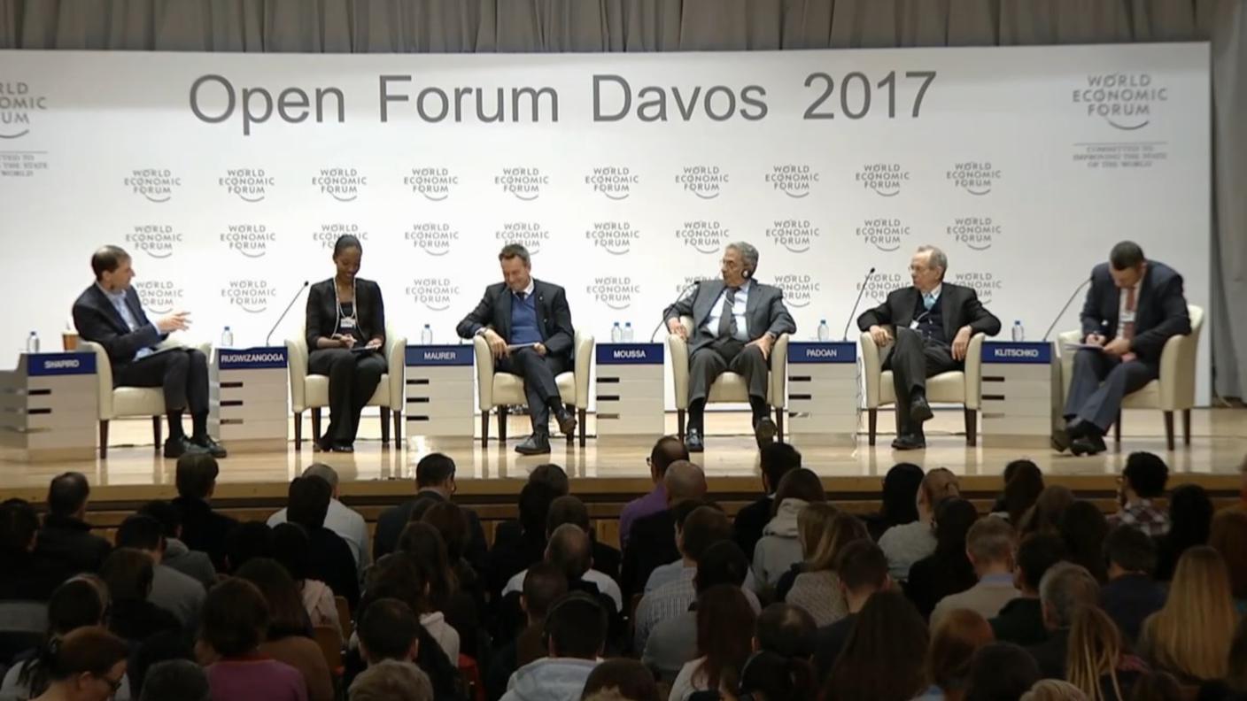 I principali attori discutono tra loro a Davos