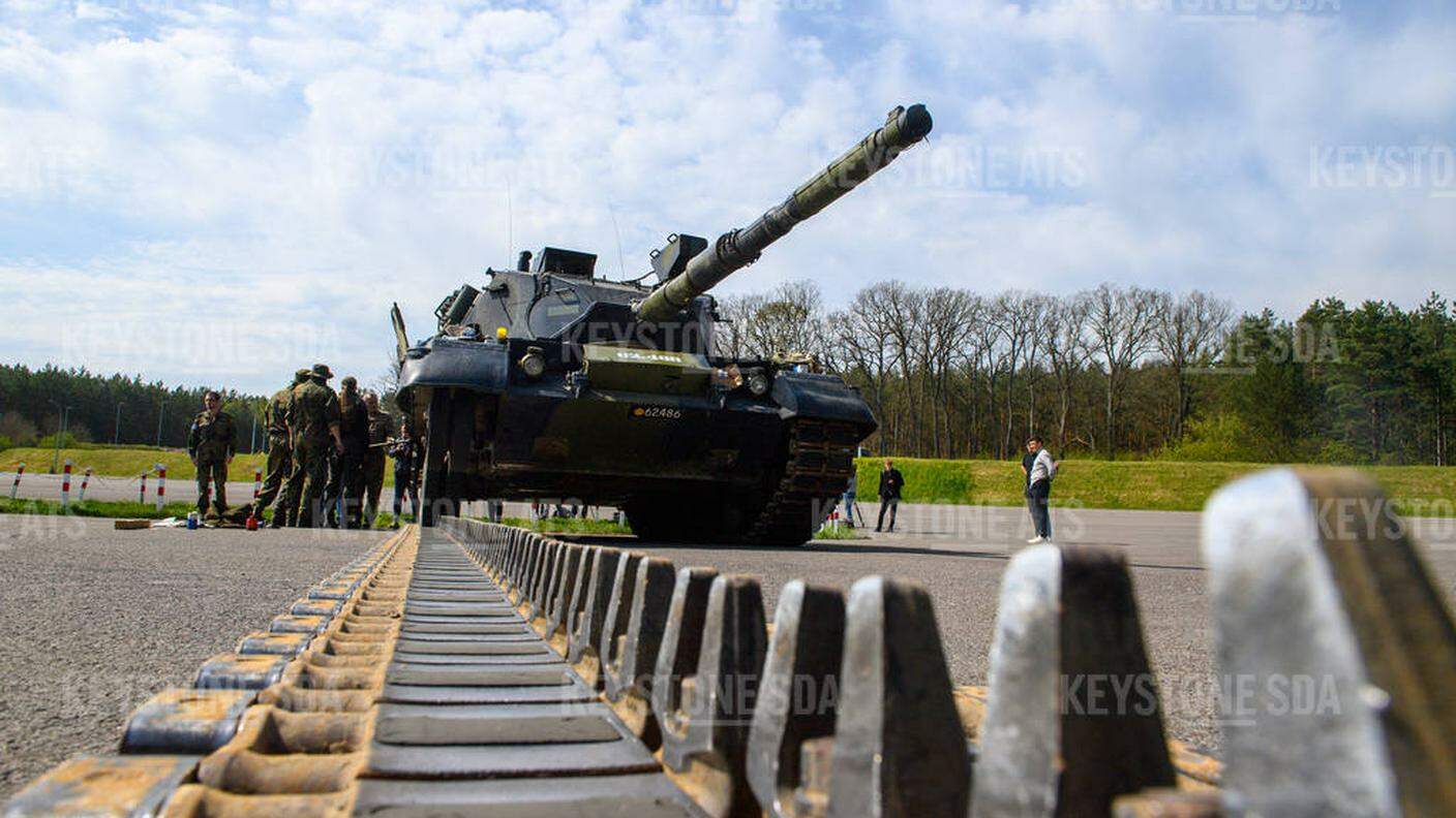 Un carro armato Leopard 1 usato per istruire i soldati ucraini in un poligono tedesco