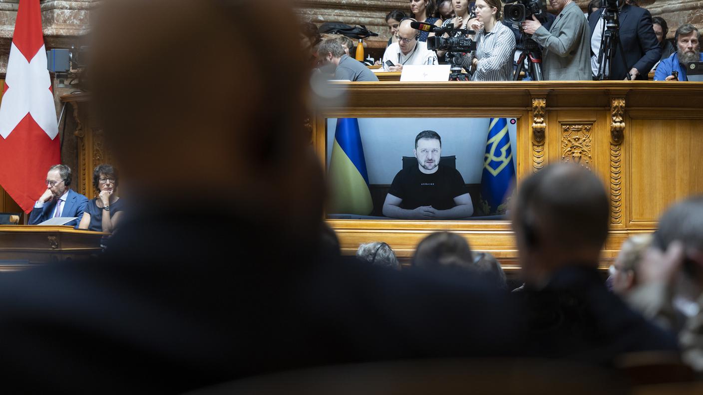 Il videomessaggio non è stato diffuso nel quadro della normale seduta, ma durante la pausa pranzo dei parlamentari
