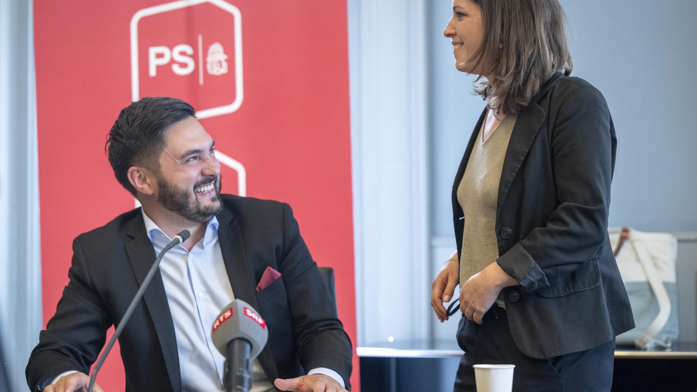 Cédric Wermuth e Mattea Meyer, qui nella conferenza stampa a Berna di mercoledì scorso, dopo l'annuncio dell'uscita dal Governo di Alain Berset