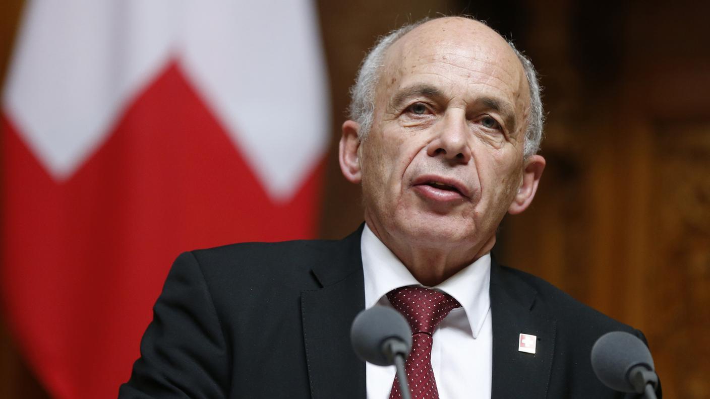 Maurer ha ricordato alla Widmer-Schlumpf che non lei gestisce più il dossier da tempo