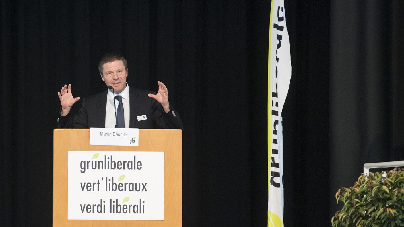 Martin Baümle davanti all'assemblea