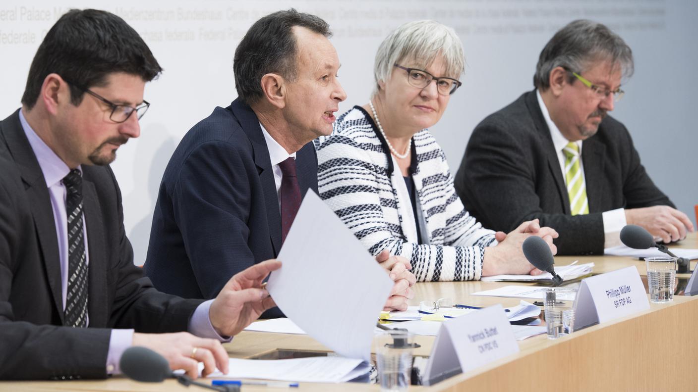 I consiglieri nazionali dei partiti borghesi a Berna: da sinistra a destra, Yannick Buttet (PPD/VS), Philipp Müller (PLR/AG), Rosmarie Quadranti  (PBD/ZH) Beat Flach (Verdi liberali/AG) 