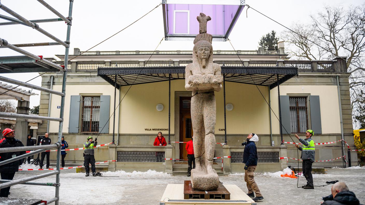 Le statue hanno viaggiato da Londra a Zurigo