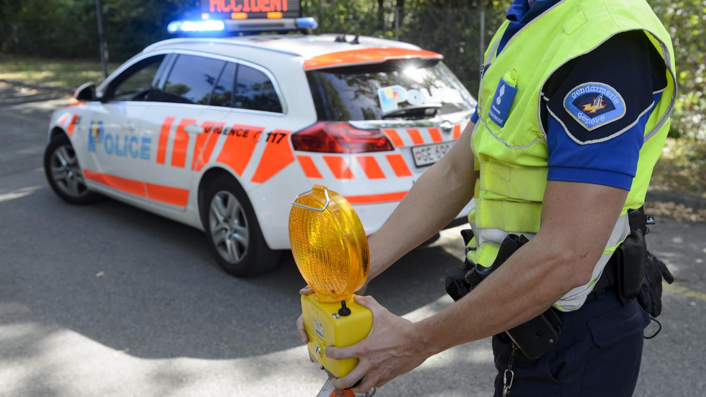 Il rapinatore è ricoverato in gravi condizioni
