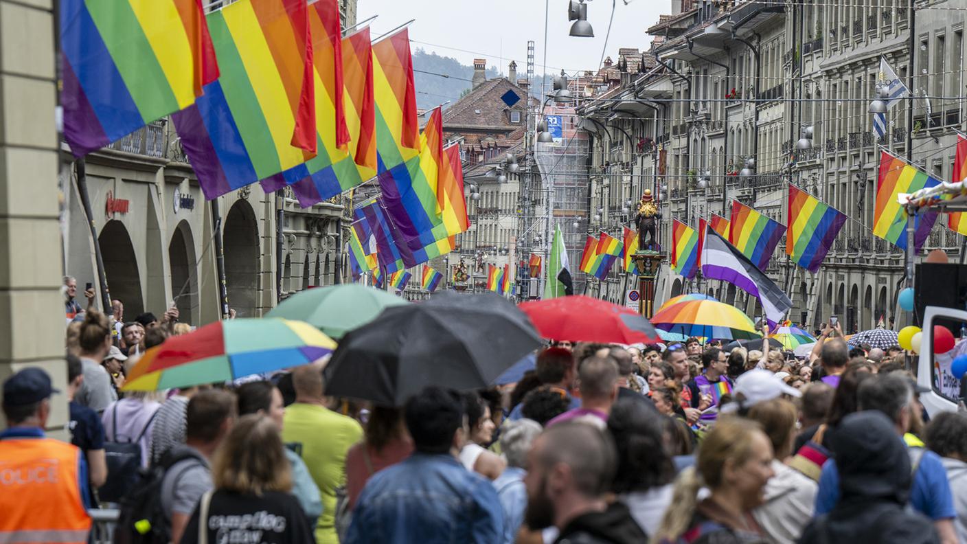 Il lungo corteo a Berna