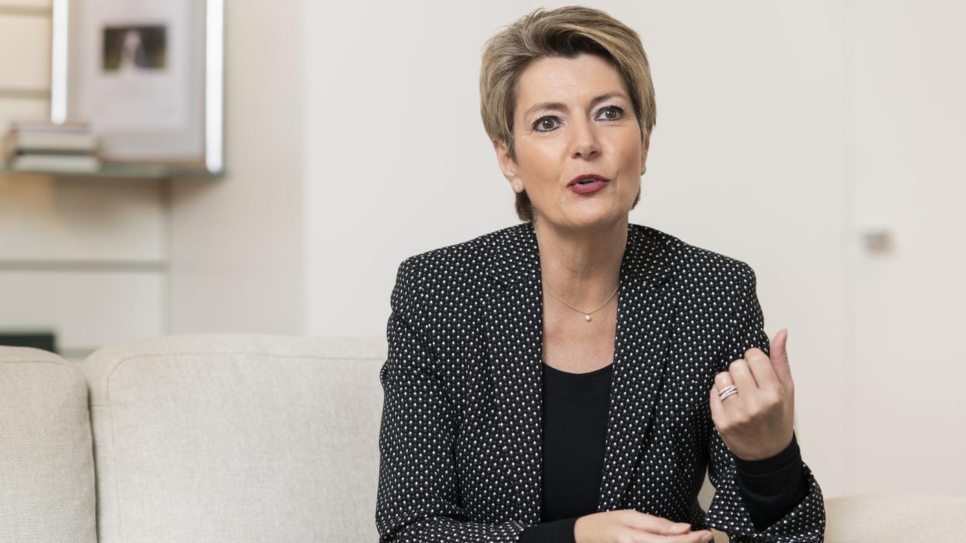 Secondo Karin Keller-Sutter vi sono forse troppi ostacoli per farsi rimborsare i bonus da dirigenti