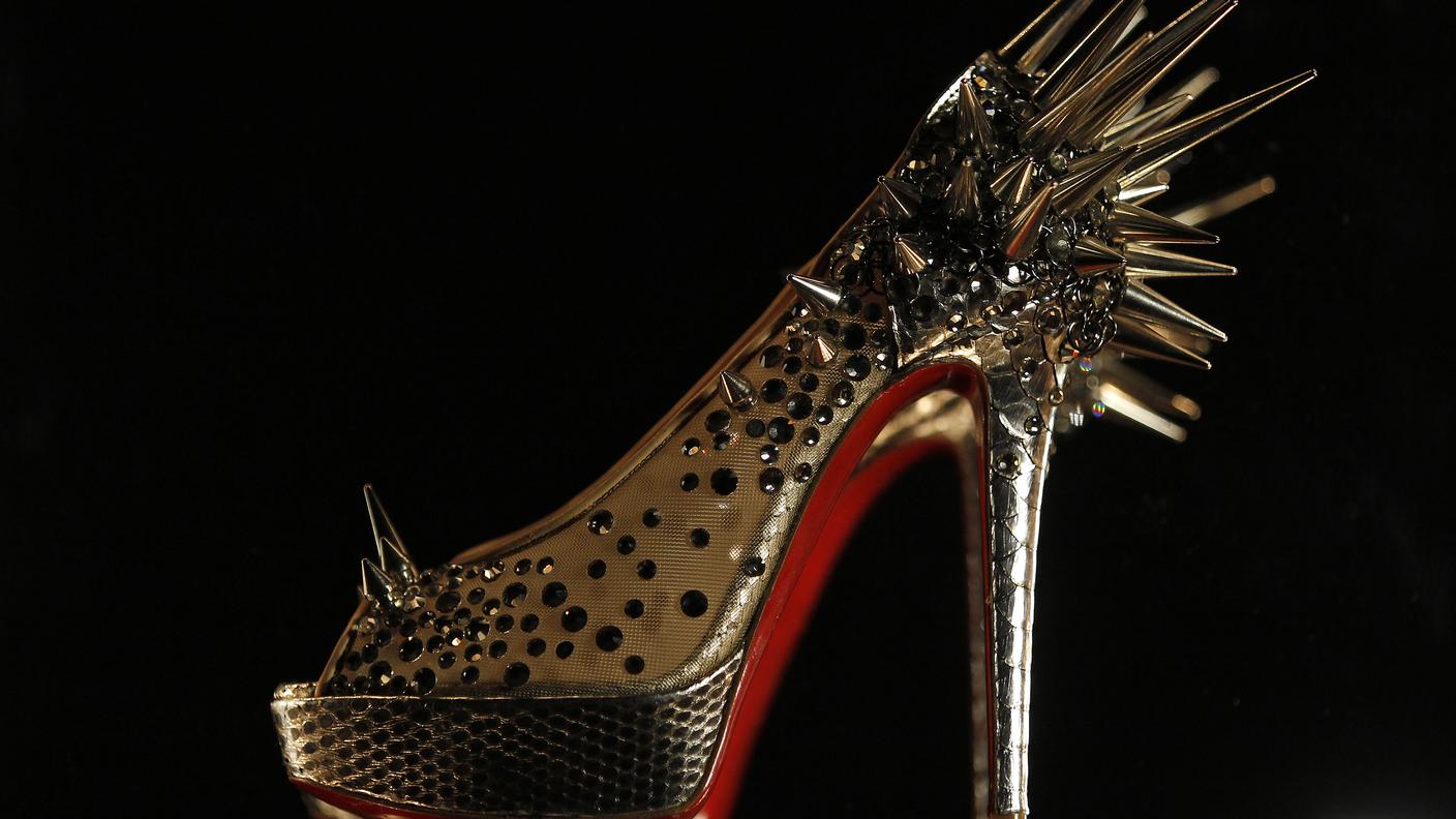 Le scarpe disegnate da Christian Loubutin hanno sempre la suola rossa