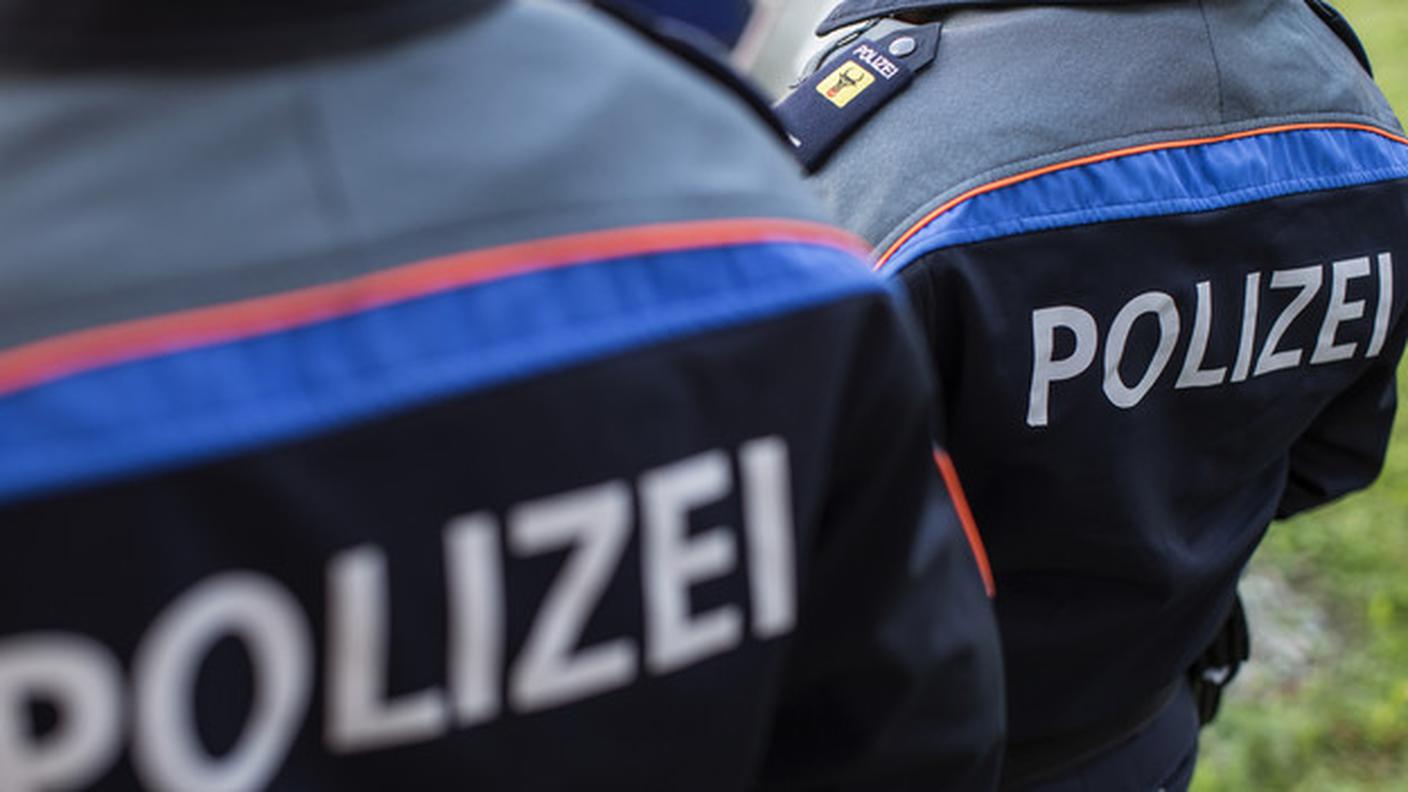 Intervenuti in forze, gli agenti della polizia urana hanno ritrovato il corpo esanime del 53enne