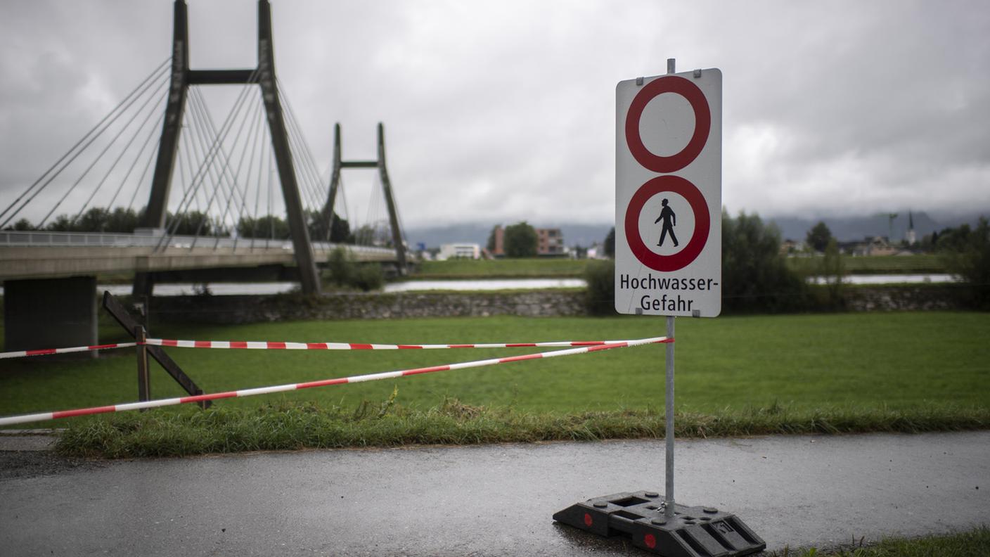 Le forti piogge provocano l'esondazione del Reno