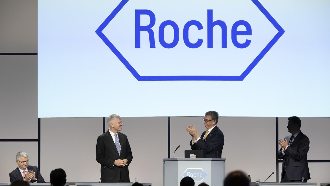 Il board di Roche con il CEO Severin Schwann sul podio