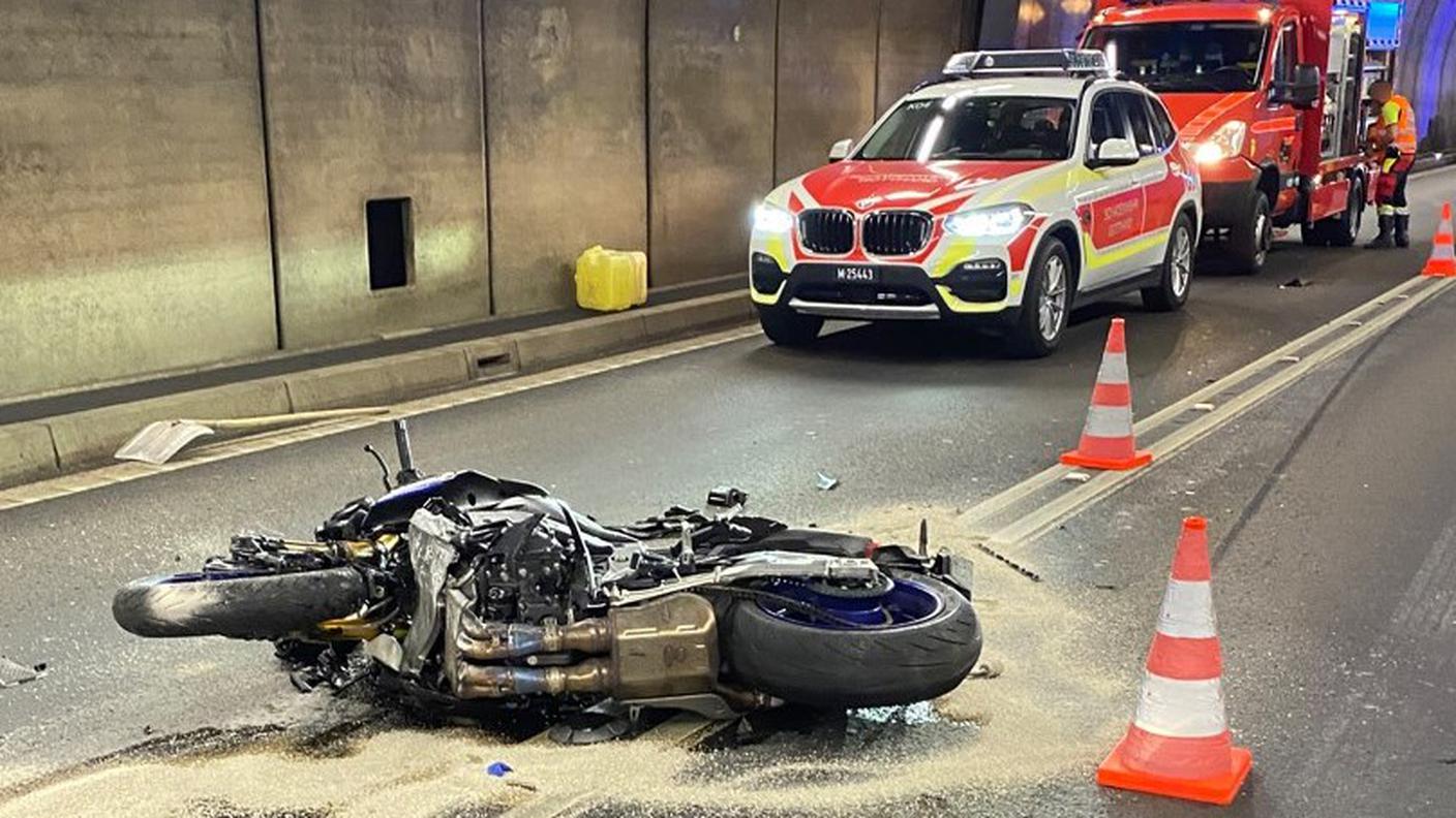 L'incidente è avvenuto venerdì attorno alle 10.30 all'interno della galleria autostradale del San Gottardo