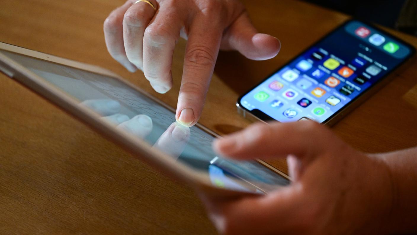 Dalle email ai numeri di telefono il travaso dei nostri dati nel mondo virtuale è continuo