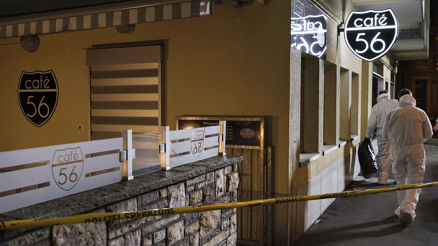 La polizia nel locale nella notte su venerdì