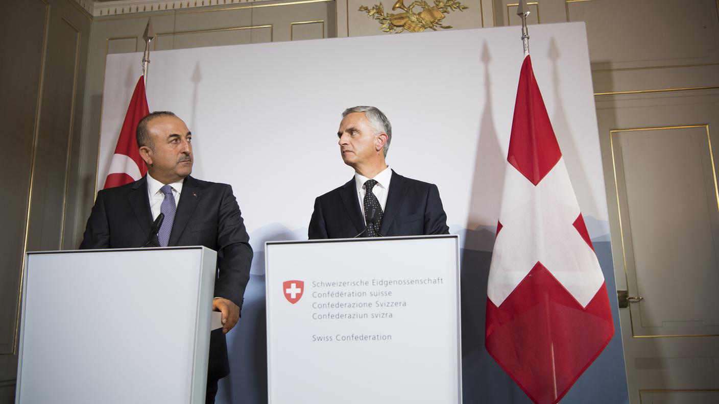 Burkhalter e Cavusoglu durante il loro incontro a Berna dello scorso novembre