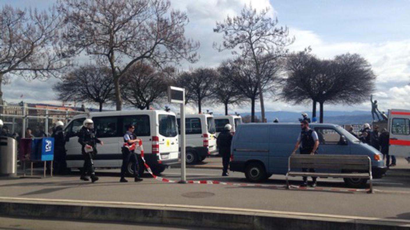 Polizia presente in forze a Zurigo