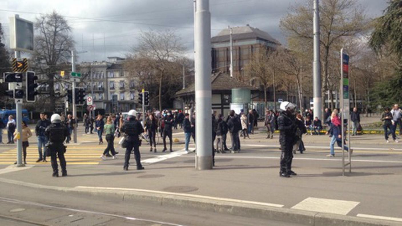 Manifestanti a Zurigo
