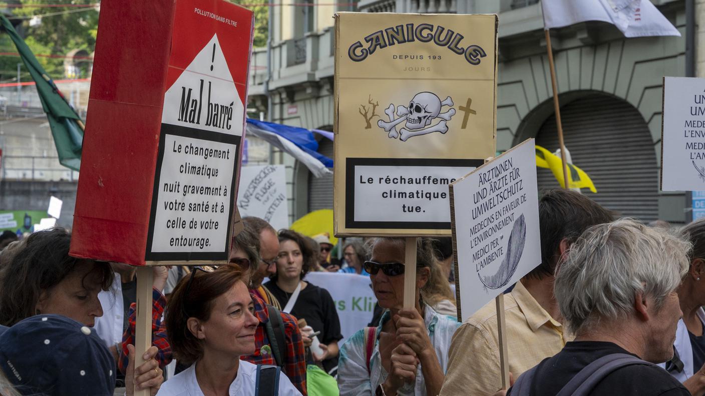 L'azione è stata indetta da un centinaio di organizzazioni sotto il motto "Agire ora!"