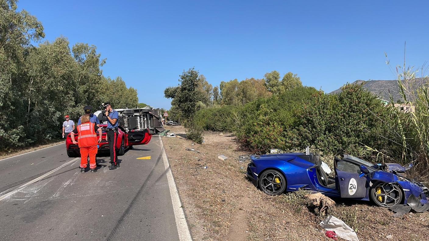 Le due vetture sportive e il camper coinvolti nell'incidente avvenuto lunedì
