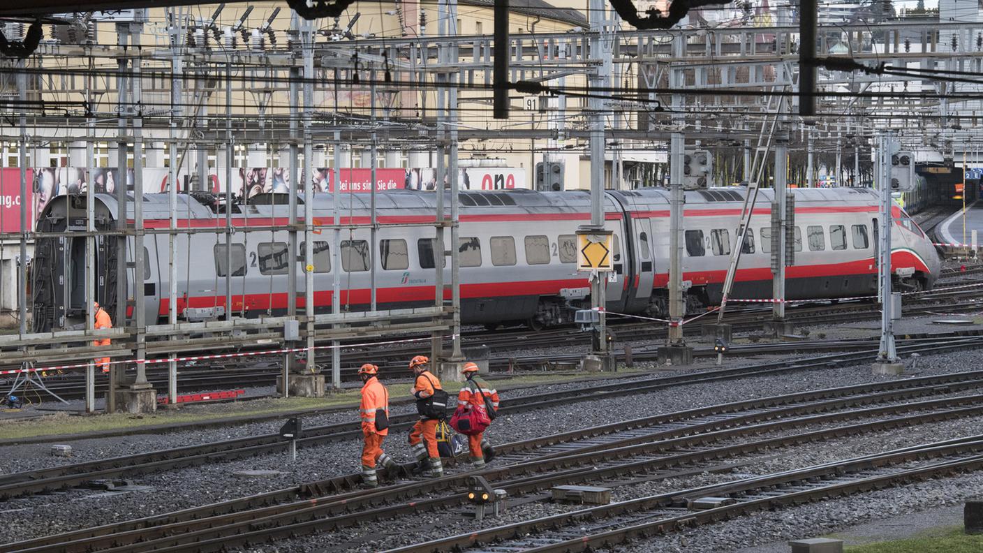 Il convoglio viene temporaneamente parcheggiato in stazione