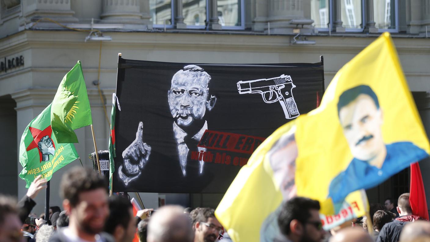 Uno striscione che non è piaciuto a Istanbul