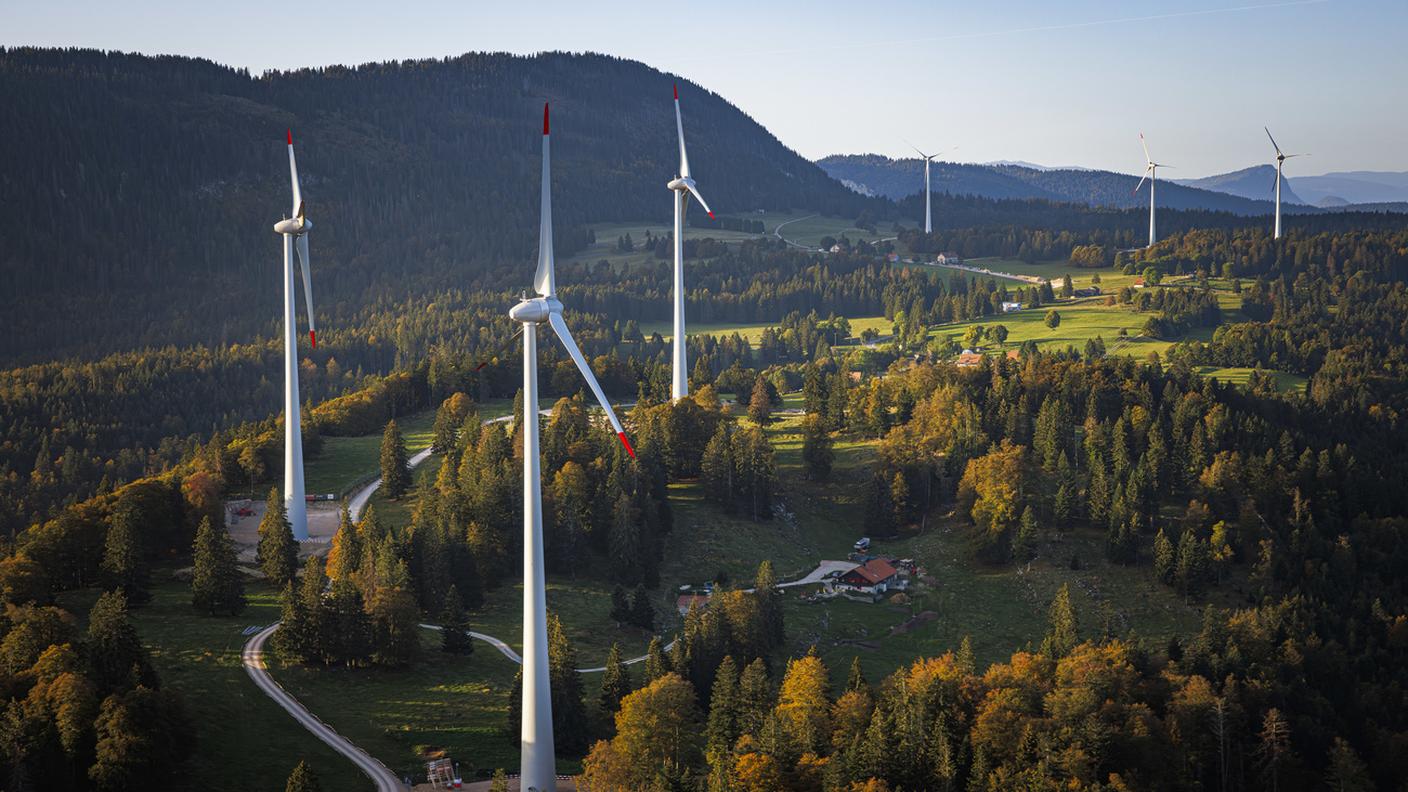 Le sei pale del parco eolico di Sainte-Croix nel canton Vaud