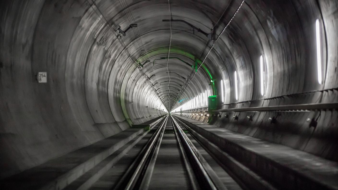 Chi pulirà il tunnel ferroviario più lungo del mondo?