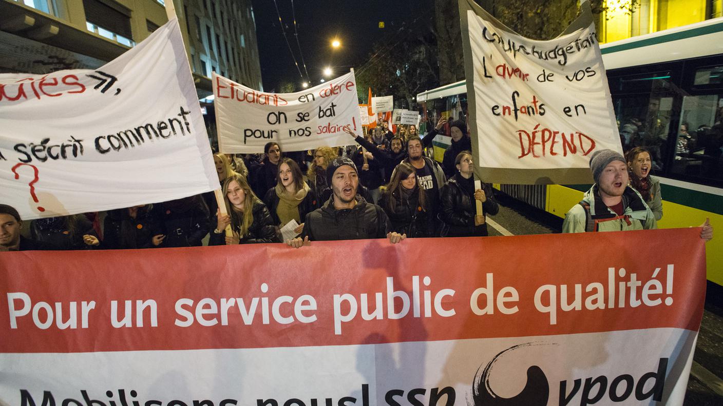 In materia di funzione pubblica, la politica salariale introdotta dal Governo ha suscitato, nel 2016, forti proteste da parte del personale 