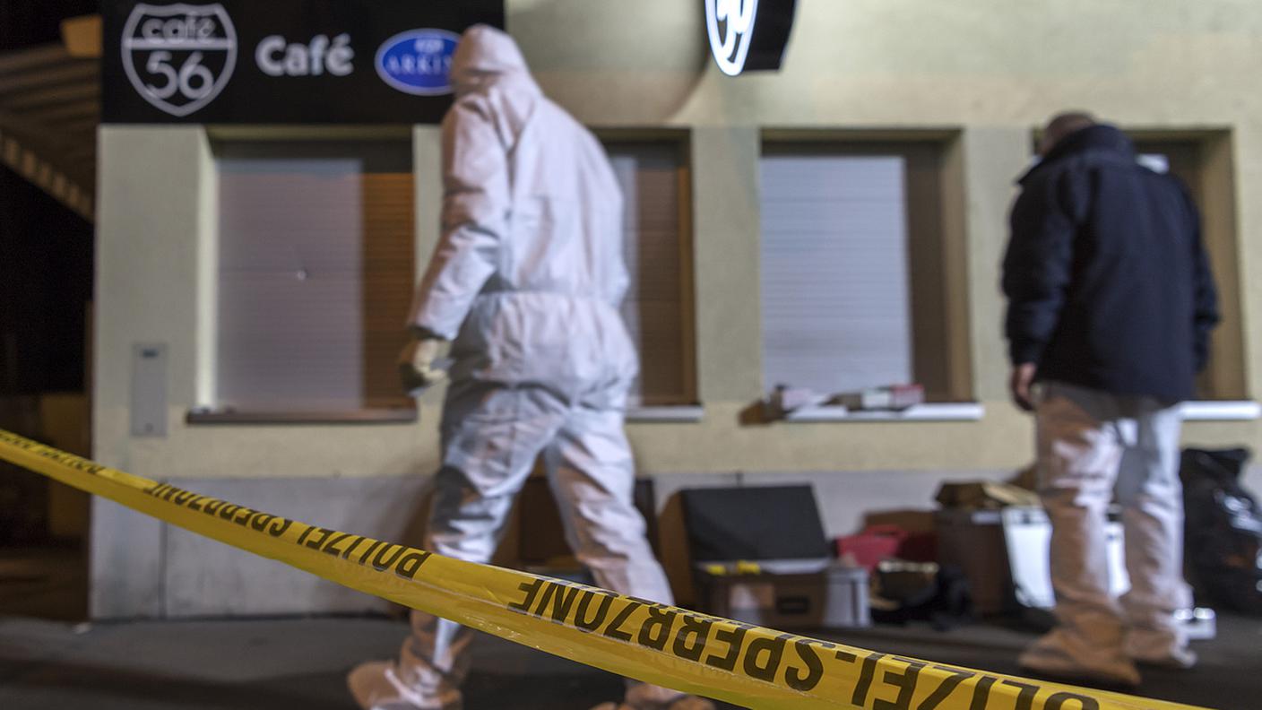 La polizia sta ancora cercando di capire le ragioni del doppio assassinio