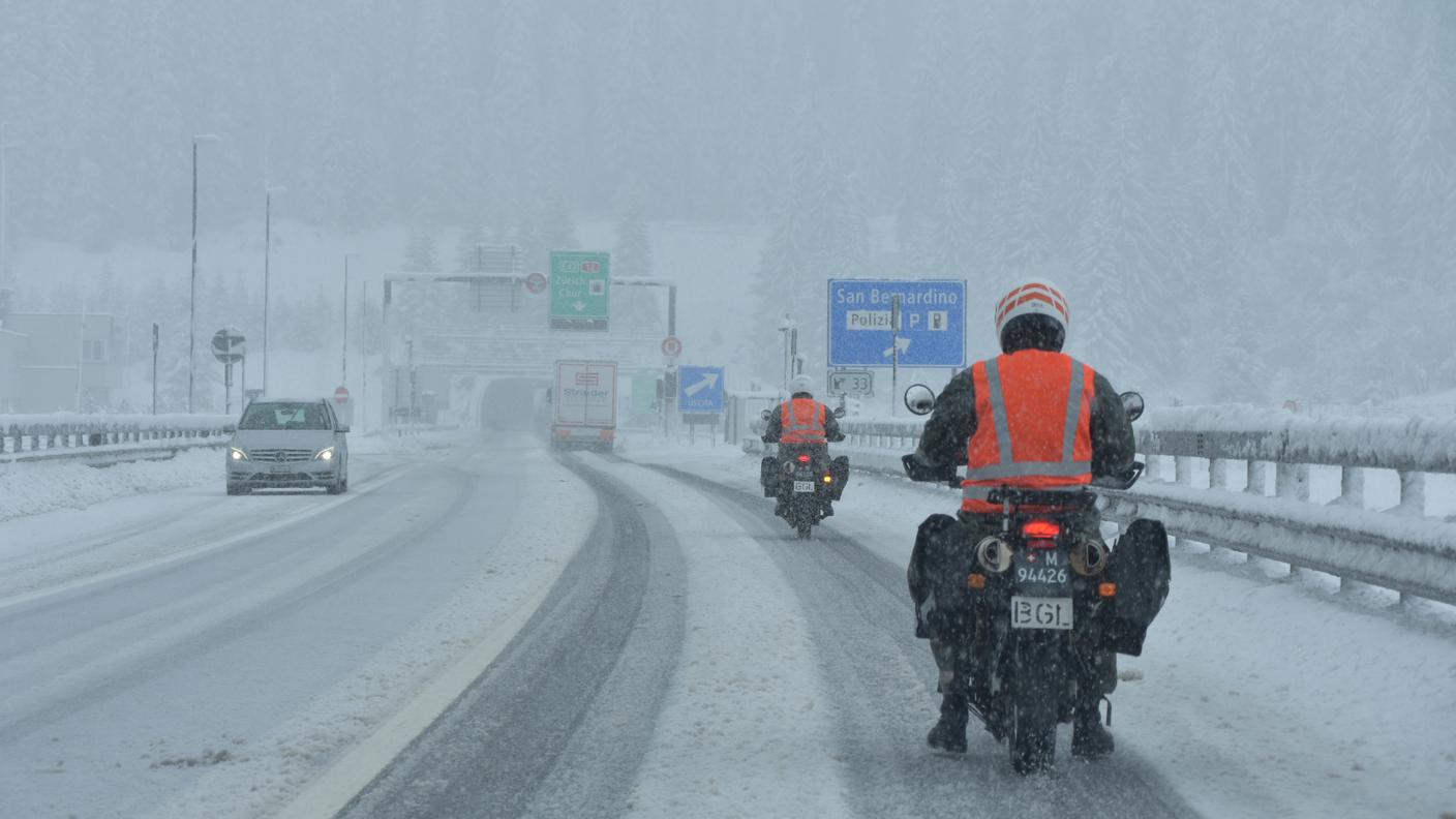 San Bernardino, strade innevate