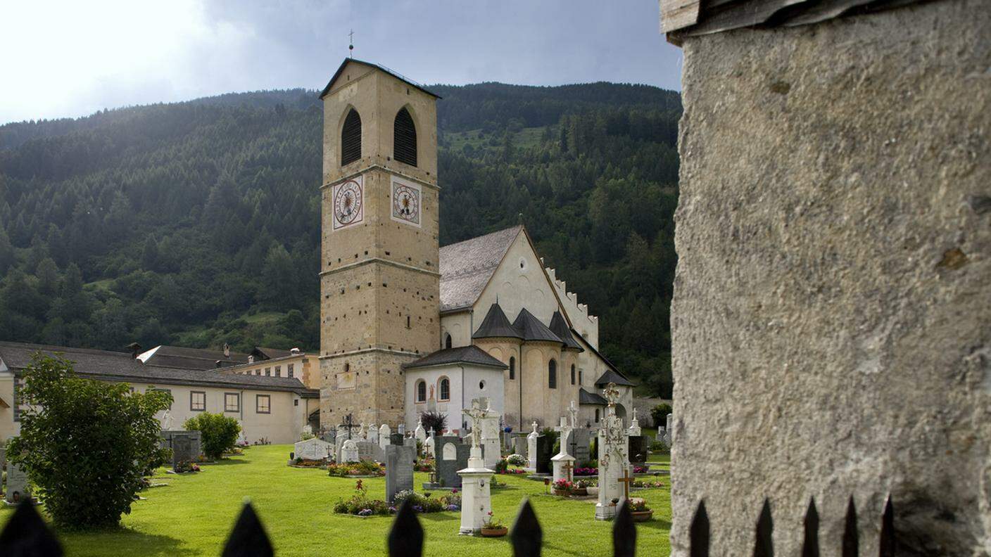 Il convento benedettino in Val Monastero, patrimonio dell'UNESCO