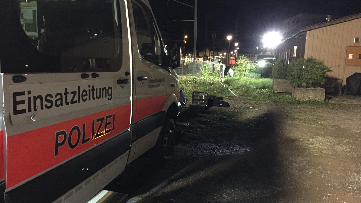 L'unità della polizia cantonale sangallese sul luogo del delitto