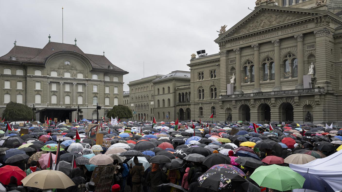 Piazza Federale Berna manifestazione Palestina