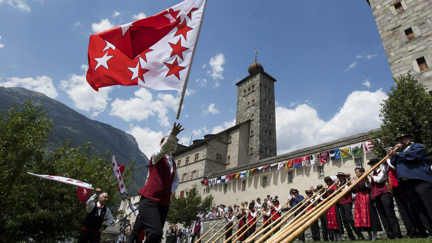 11'000 cantanti, suonatori del corno alpino e lanciatori di bandiere. 