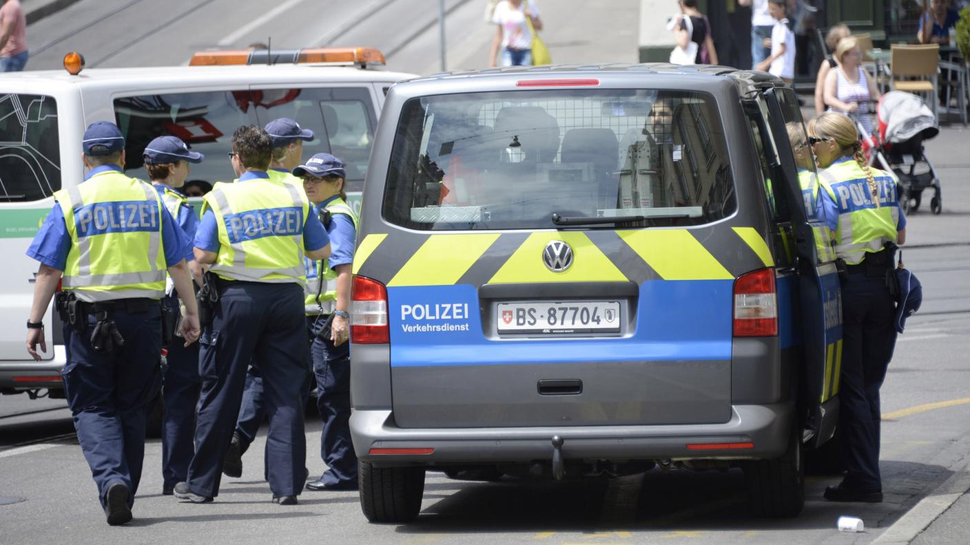 La polizia basilese sta investigando sulla zuffa di domenica notte in centro