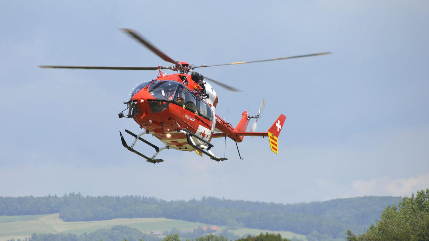 Due elicotteri e otto ambulanze in azione per soccorrere i feriti