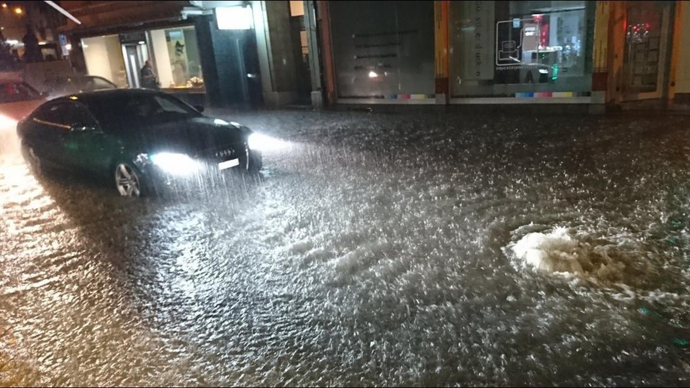 Strade allagate nella notte a Lucerna
