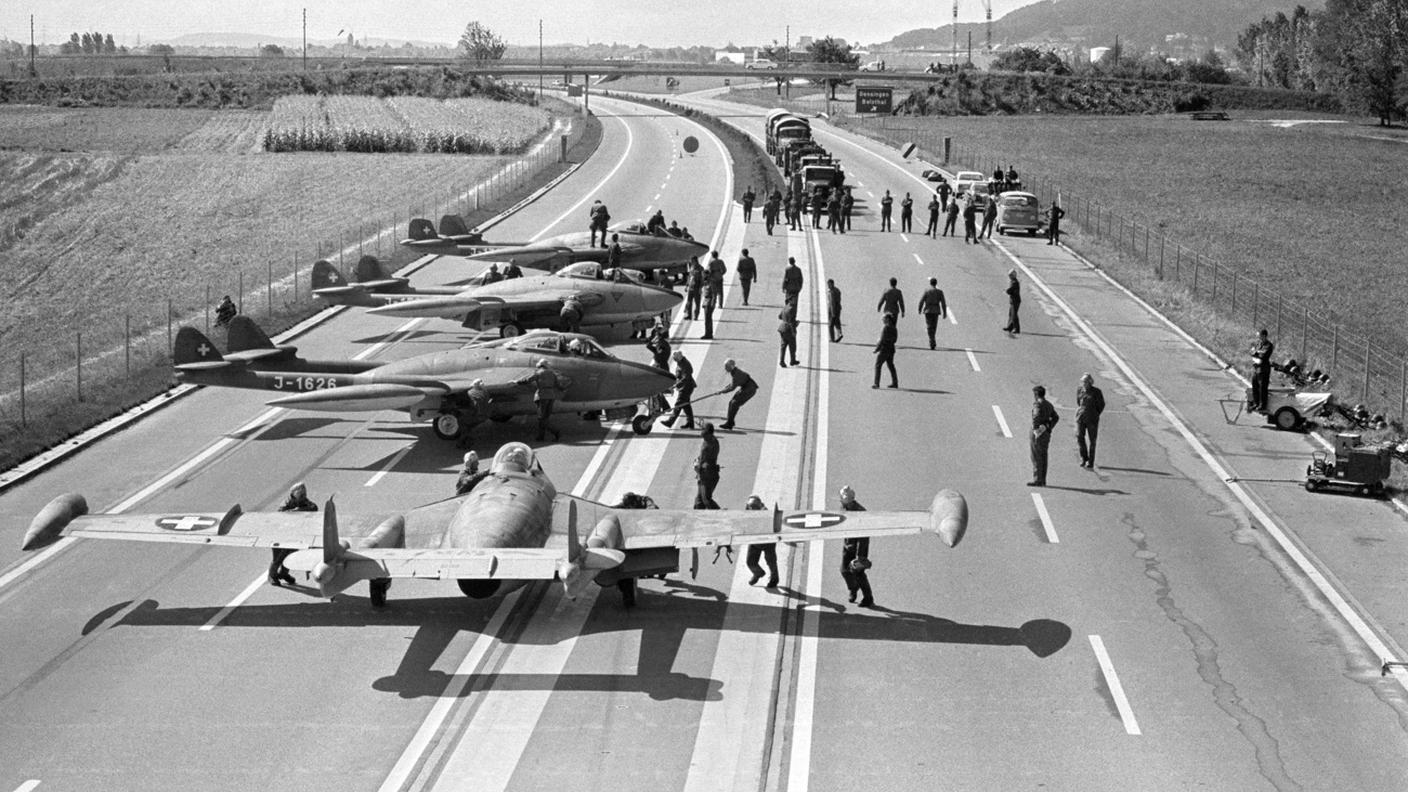 L'A1 a Oensingen: il decollo di quattro De Havilland Venom 112 nel settembre 1970