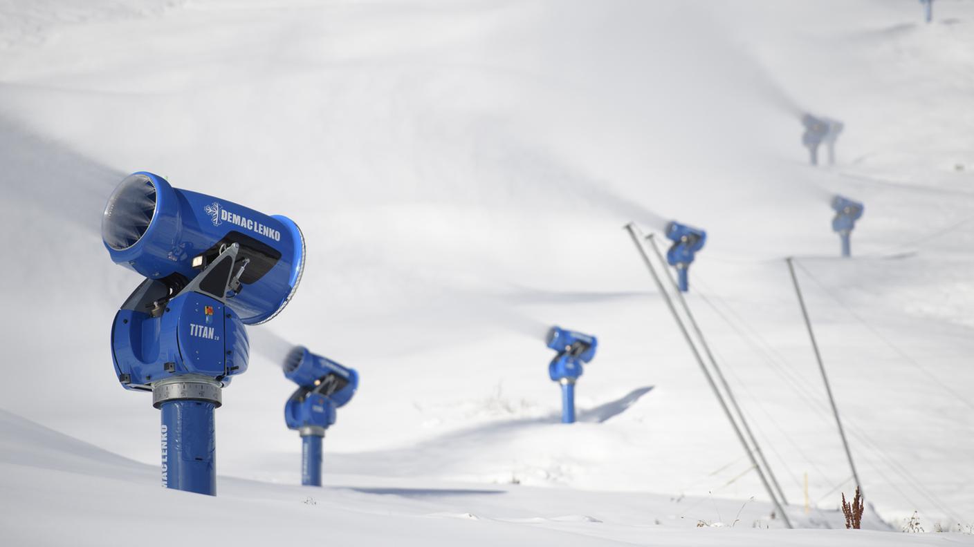 Quattromila cannoni da neve costantemente in funzione. Tanto occorrerebbe, secondo una simulazione, per preservare una superficie di ghiacciaio di appena mezzo chilometro quadrato