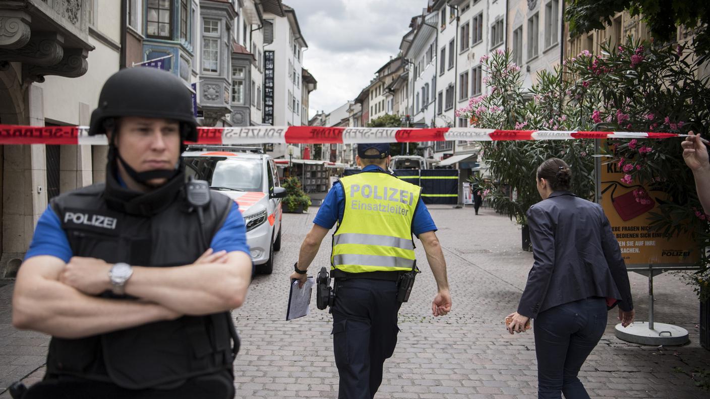 La polizia in centro a Sciaffusa