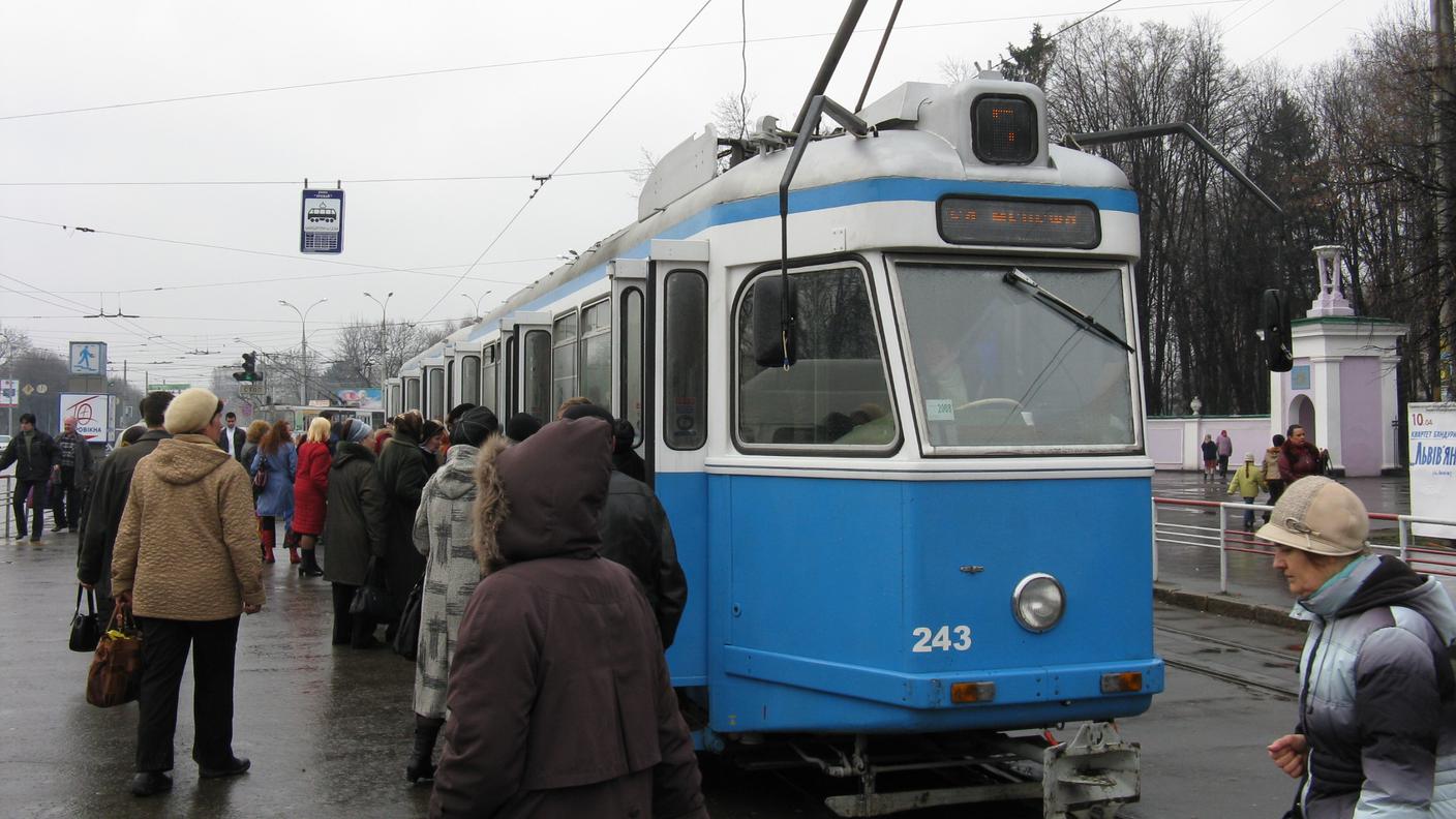 Uno dei tram zurighesi ora operativi in Ucraina