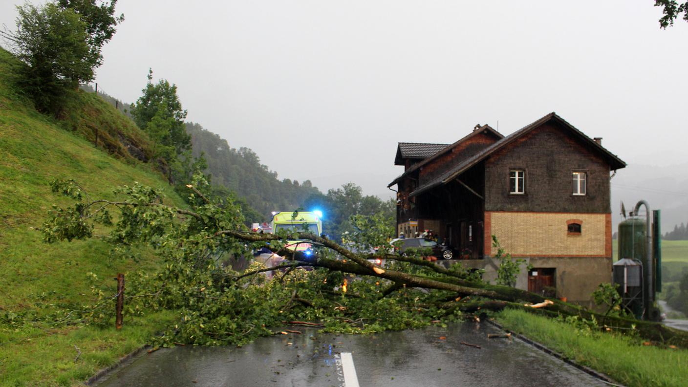 Pompieri e soccorsi molto sollecitati in diverse zone della Svizzera