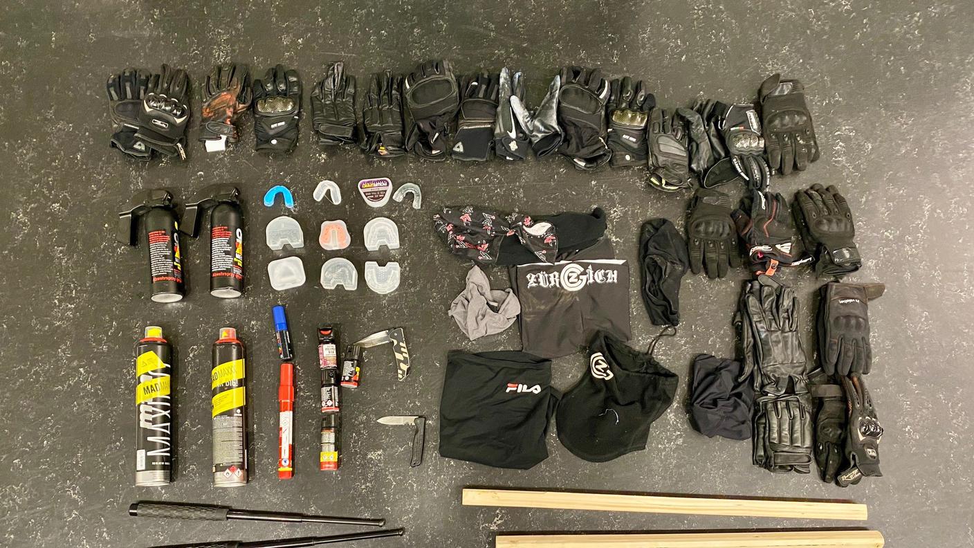 Materiale sequestrato sabato dalla polizia cittadina di Zurigo
