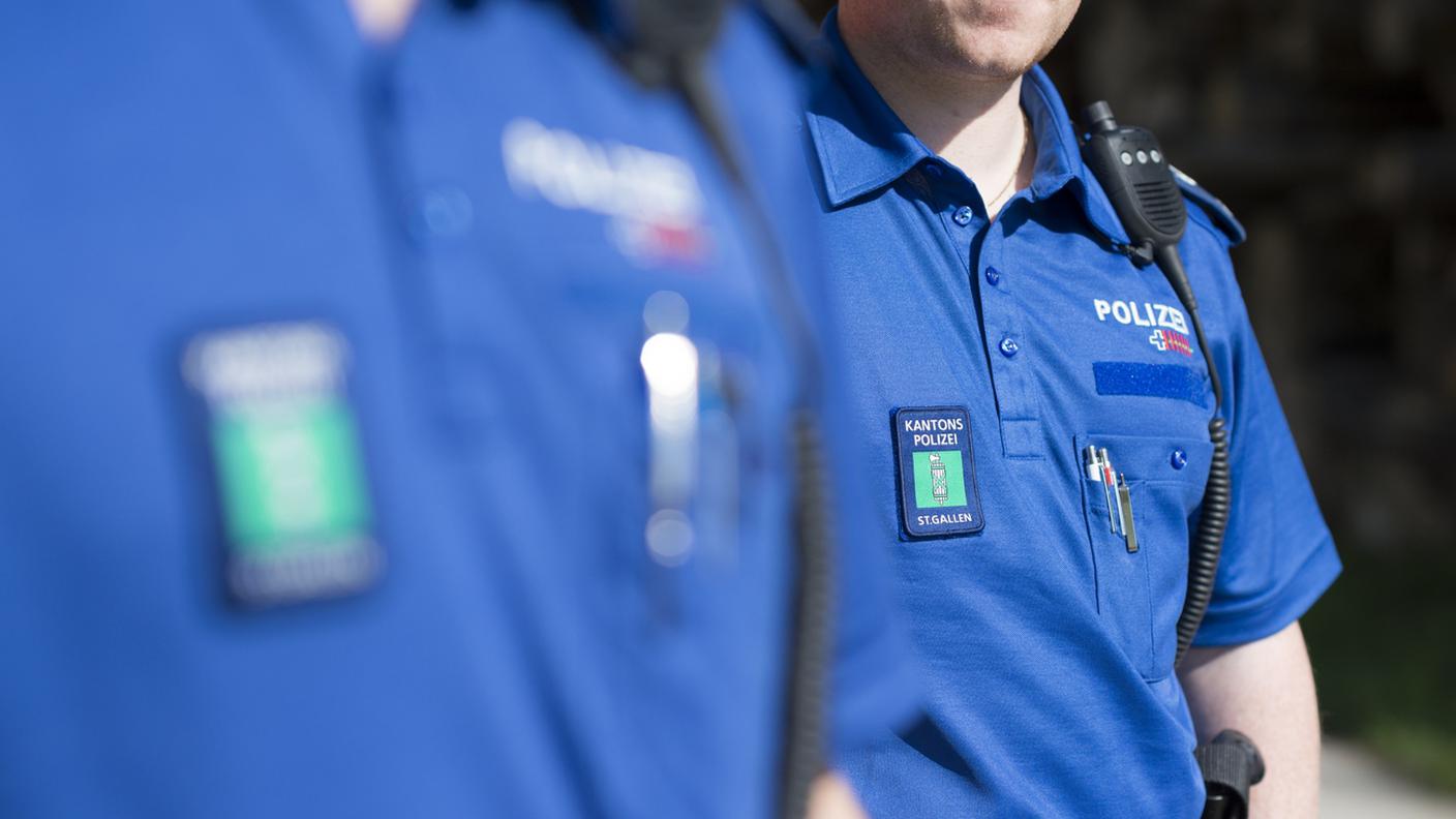 La polizia invita a parlare in famiglia con gli anziani, per prevenire le truffe