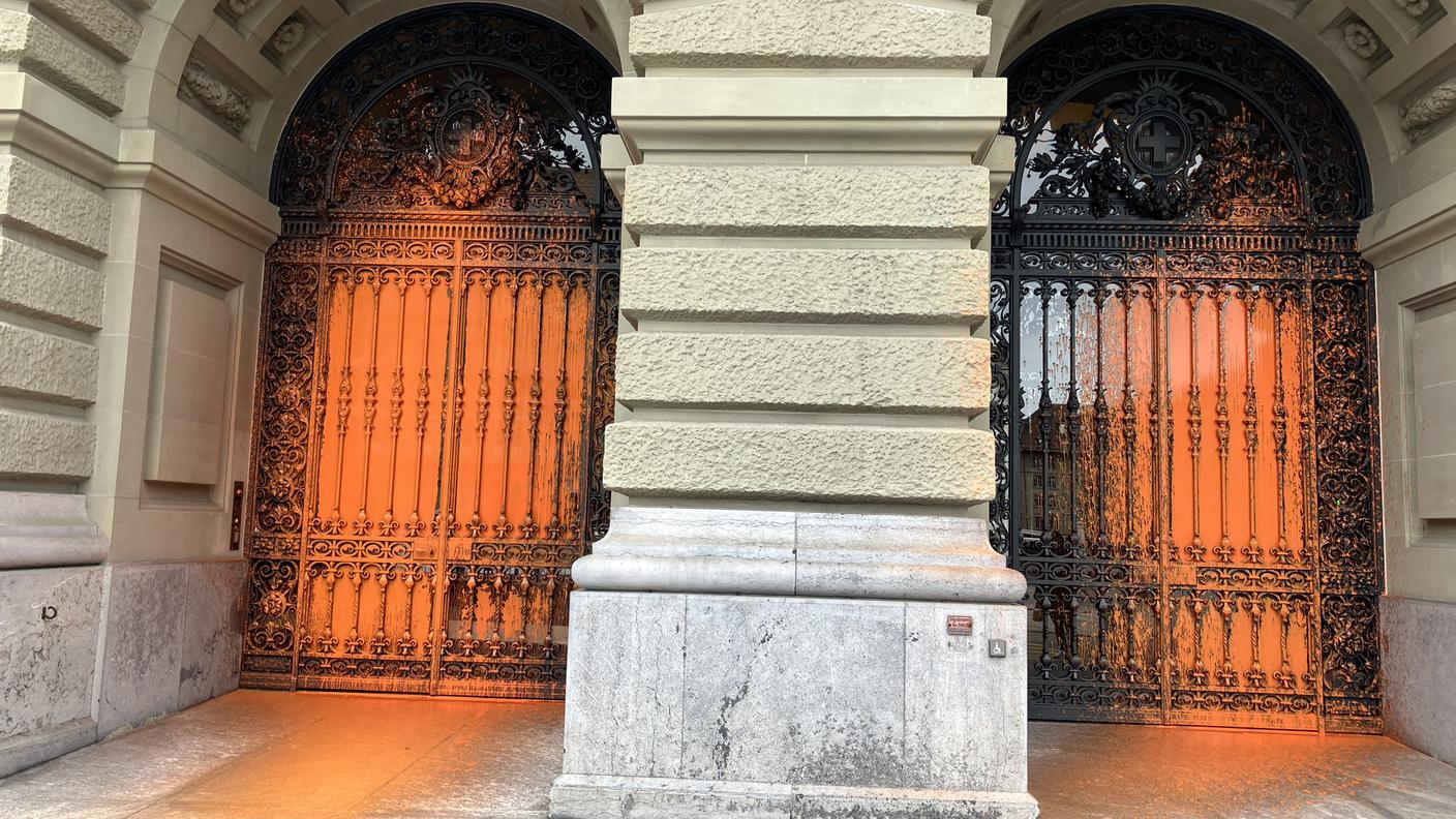 Palazzo federale è stato preso di mira da Renovate Switzerland
