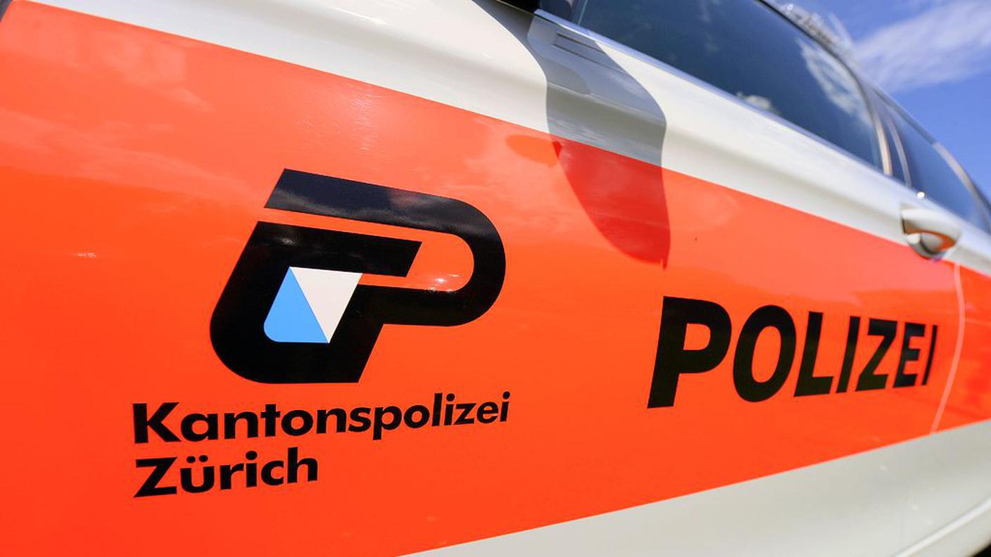 La polizia zurighese è intervenuta in forze sul luogo dell'accaduto.jpg