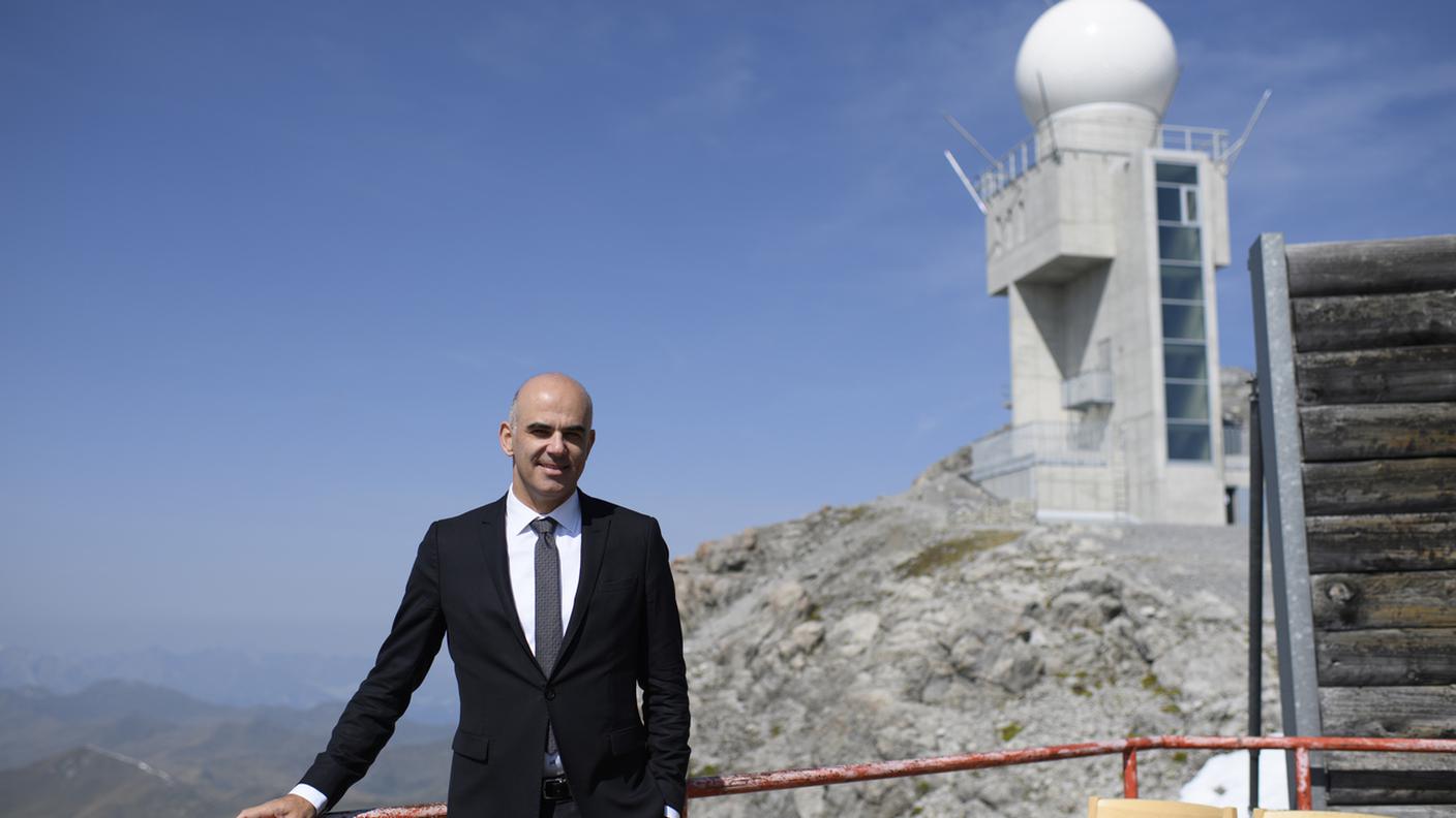 Alain Berset sulla vetta della Weissfluh, a 2‘850 metri di altitudine