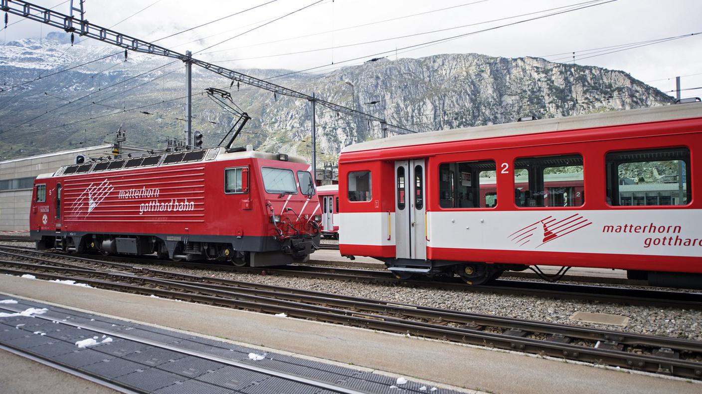 La locomotiva è andata a cozzare contro il vagone del treno per Disentis