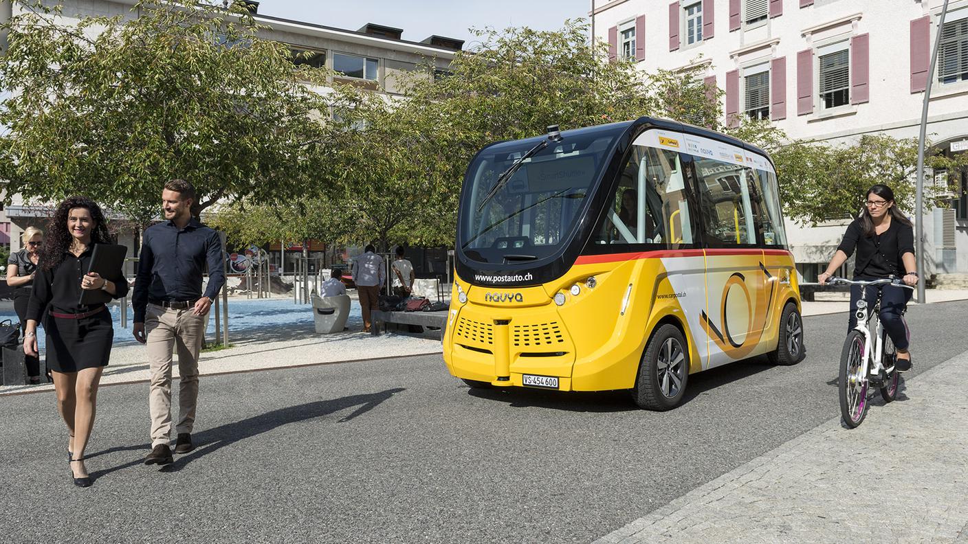 Uno dei due smartshuttle che da oltre un anno circolano a Sion